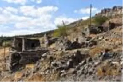 Muhtarı ve 13 seçmeni bulunan köyde kimse yaşamıyor Muhtarı ve 13 seçmeni bulunan köyde kimse yaşamıyor