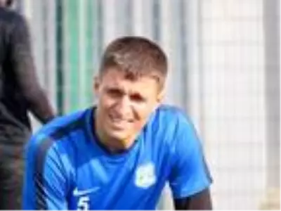 Bursa'da oğlunu boğduğu iddiasıyla tutuklanan futbolcu ilk duruşmada savunma yapmadı Bursa'da oğlunu boğduğu iddiasıyla tutuklanan futbolcu ilk duruşmada savunma yapmadı