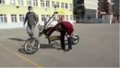 Okulun atölyesinde elektrikli motosiklet yaptı Okulun atölyesinde elektrikli motosiklet yaptı