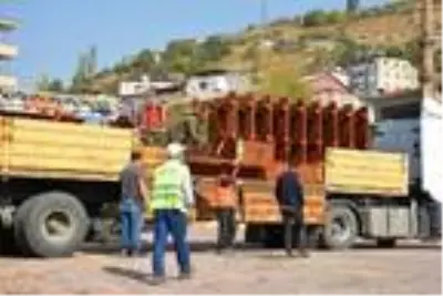 Ordu Büyükşehir Belediyesi'nden Şemdinli Belediyesi'ne malzeme desteği Ordu Büyükşehir Belediyesi'nden Şemdinli Belediyesi'ne malzeme desteği