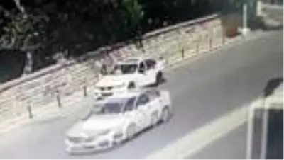 Otomobilinin çalındığını anlayınca peşinden böyle koştu Otomobilinin çalındığını anlayınca peşinden böyle koştu