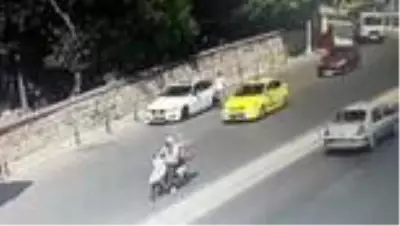 Otomobilinin çalındığını anlayınca peşinden böyle koştu Otomobilinin çalındığını anlayınca peşinden böyle koştu