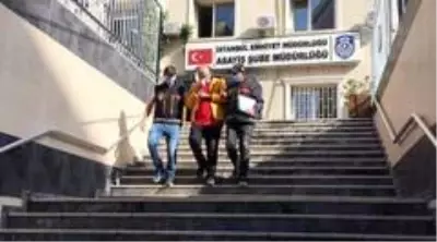 Otomobilinin çalındığını anlayınca peşinden böyle koştu Otomobilinin çalındığını anlayınca peşinden böyle koştu