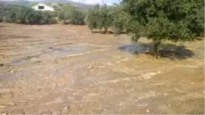 Hortumla gelen yağmur sonrası şehir balçığa gömüldü Hortumla gelen yağmur sonrası şehir balçığa gömüldü