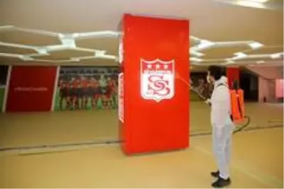 Sivas 4 Eylül Stadyumu UEFA maçı öncesi dezenfekte edildi Sivas 4 Eylül Stadyumu UEFA maçı öncesi dezenfekte edildi