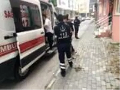 Sokak ortasında bıçaklandı, fatura ödeme merkezine sığındı (2) Sokak ortasında bıçaklandı, fatura ödeme merkezine sığındı (2)