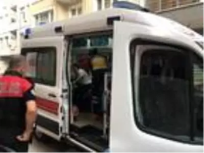 Sokak ortasında bıçaklandı, fatura ödeme merkezine sığındı (2) Sokak ortasında bıçaklandı, fatura ödeme merkezine sığındı (2)