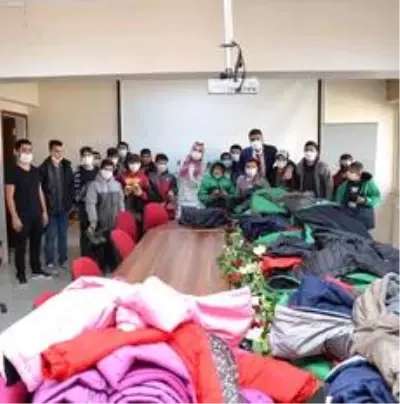 Son dakika! Sokakta çalışan çocuklara mont ve bot desteği Son dakika! Sokakta çalışan çocuklara mont ve bot desteği