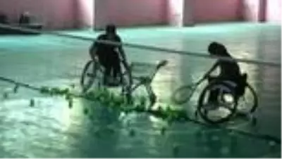 Son dakika haberi! Tenisle engellerini unutan Şırnaklı gençlerin hedefi milli formayı giymek Son dakika haberi! Tenisle engellerini unutan Şırnaklı gençlerin hedefi milli formayı giymek