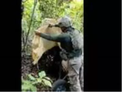 Teröristlerin geldiği 'paramotor' üzerinde parmak izi incelemesi Teröristlerin geldiği 'paramotor' üzerinde parmak izi incelemesi