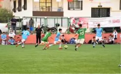 Toroslar'da futbol şöleni Toroslar'da futbol şöleni