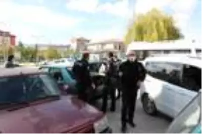 Trafikte yol verme kavgasında bacağından bıçaklandı Trafikte yol verme kavgasında bacağından bıçaklandı