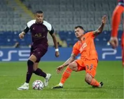 UEFA Şampiyonlar Ligi: Medipol Başakşehir: 0 - Paris Saint-Germain: 0 (Maç devam ediyor) UEFA Şampiyonlar Ligi: Medipol Başakşehir: 0 - Paris Saint-Germain: 0 (Maç devam ediyor)