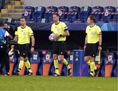 UEFA Şampiyonlar Ligi: Medipol Başakşehir: 0 - Paris Saint-Germain: 0 (Maç devam ediyor) UEFA Şampiyonlar Ligi: Medipol Başakşehir: 0 - Paris Saint-Germain: 0 (Maç devam ediyor)