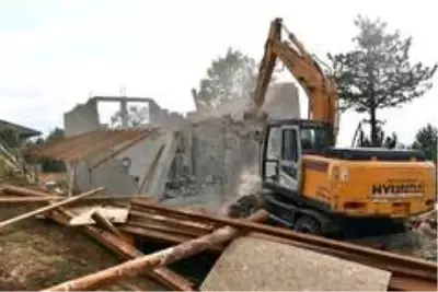 Uludağ'an eteğindeki kaçak yapılar yıkıldı
