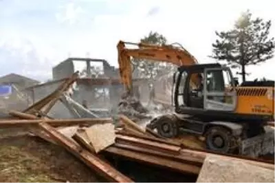 Uludağ'an eteğindeki kaçak yapılar yıkıldı
