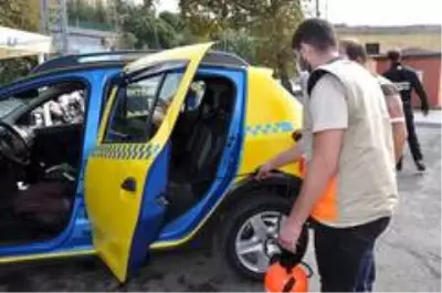 Üsküdar'da toplu taşıma araçları dezenfekte edildi Üsküdar'da toplu taşıma araçları dezenfekte edildi