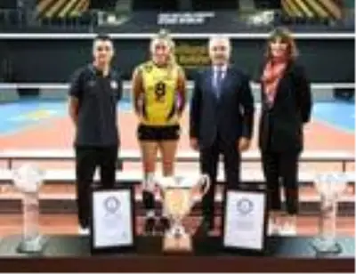 VakıfBank Voleybol Takımı bir kez daha Guinness Rekorlar Kitabı'nda VakıfBank Voleybol Takımı bir kez daha Guinness Rekorlar Kitabı'nda