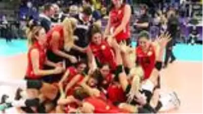 VakıfBank Voleybol Takımı bir kez daha Guinness Rekorlar Kitabı'nda VakıfBank Voleybol Takımı bir kez daha Guinness Rekorlar Kitabı'nda
