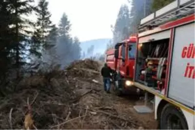 Örümcek Ormanları'ndaki yangın kontrol altına alınma seviyesine geldi- Gümüşhane Valisi Kamuran Taşbilek: - 'Yangın şuan itibariyle kontrol altına... Örümcek Ormanları'ndaki yangın kontrol altına alınma seviyesine geldi- Gümüşhane Valisi Kamuran Taşbilek: - 'Yangın şuan itibariyle kontrol altına...