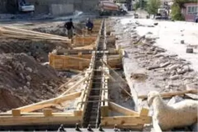 Yahyalı Kapalı Semt Pazarının temeline ilk harç konuldu Yahyalı Kapalı Semt Pazarının temeline ilk harç konuldu