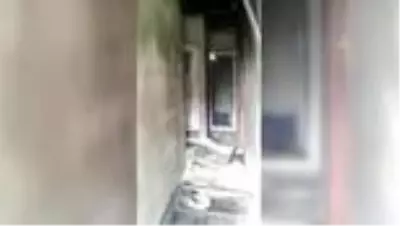 Yangında evleri kullanılamaz hale gelen aile destek bekliyor Yangında evleri kullanılamaz hale gelen aile destek bekliyor