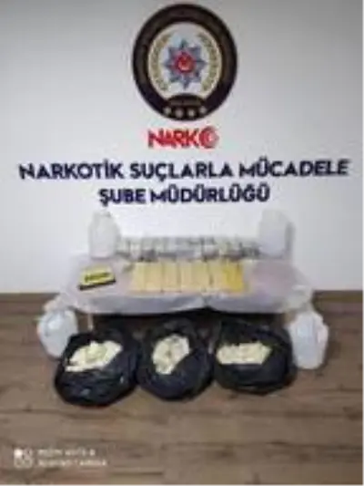 Son dakika gündem: Yolcu minibüsündeki peynir bidonundan 31 kilo eroin çıktı Son dakika gündem: Yolcu minibüsündeki peynir bidonundan 31 kilo eroin çıktı