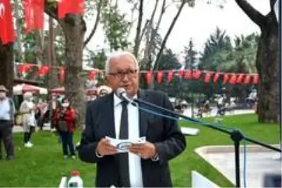 Zonguldak'ın ilk milletvekili Tunalı Hilmi'nin heykeli açıldı Zonguldak'ın ilk milletvekili Tunalı Hilmi'nin heykeli açıldı