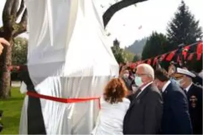 Zonguldak'ın ilk milletvekili Tunalı Hilmi'nin heykeli açıldı Zonguldak'ın ilk milletvekili Tunalı Hilmi'nin heykeli açıldı