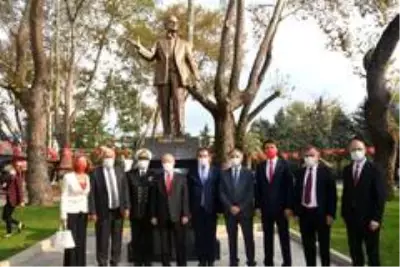 Zonguldak'ın ilk milletvekili Tunalı Hilmi'nin heykeli açıldı Zonguldak'ın ilk milletvekili Tunalı Hilmi'nin heykeli açıldı