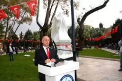 Zonguldak'ın ilk milletvekili Tunalı Hilmi'nin heykeli açıldı Zonguldak'ın ilk milletvekili Tunalı Hilmi'nin heykeli açıldı
