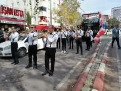 29 Ekim Cumhuriyet Bayramı Kartal'ın sokaklarında coşkuyla kutlandı 29 Ekim Cumhuriyet Bayramı Kartal'ın sokaklarında coşkuyla kutlandı