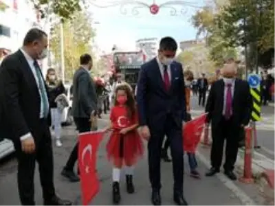 29 Ekim Cumhuriyet Bayramı Kartal'ın sokaklarında coşkuyla kutlandı 29 Ekim Cumhuriyet Bayramı Kartal'ın sokaklarında coşkuyla kutlandı