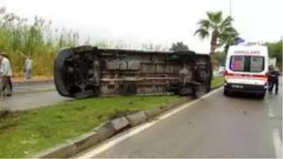 Son dakika: 7 kişinin yaralandığı servis kazası sonrası araç plakasını ve otelin tabelasını sökme yarışı Son dakika: 7 kişinin yaralandığı servis kazası sonrası araç plakasını ve otelin tabelasını sökme yarışı