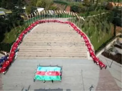 97 metrelik dev Türk bayrağı, Cumhuriyet Bayramı'na özel Pendik Millet Bahçesi'nde açıldı 97 metrelik dev Türk bayrağı, Cumhuriyet Bayramı'na özel Pendik Millet Bahçesi'nde açıldı