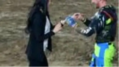 Son dakika dünya: ABD'deki motokros şampiyonasında sürpriz evlilik teklifi Son dakika dünya: ABD'deki motokros şampiyonasında sürpriz evlilik teklifi