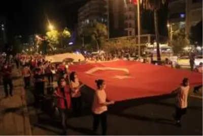 Adana'da Cumhuriyetin 97 yılı coşkuyla kutlandı Adana'da Cumhuriyetin 97 yılı coşkuyla kutlandı