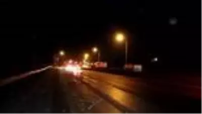 Adana'da freni patlayan kamyon kamyonete çarptıktan sonra devrildi Adana'da freni patlayan kamyon kamyonete çarptıktan sonra devrildi