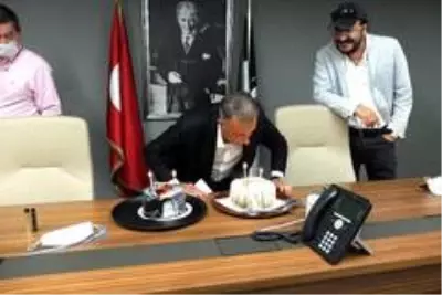 Ahmet Nur Çebi'nin doğum günü kutandı Ahmet Nur Çebi'nin doğum günü kutandı