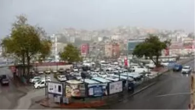 Aniden bastıran sağanak yağış vatandaşlara zor anlar yaşattı Aniden bastıran sağanak yağış vatandaşlara zor anlar yaşattı