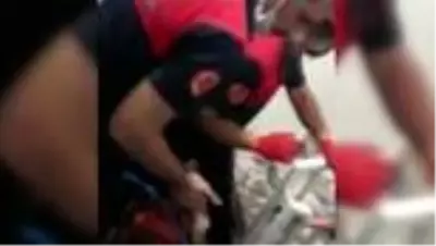 Ayağı asansörle duvar arasına sıkışan çocuk kurtarıldı Ayağı asansörle duvar arasına sıkışan çocuk kurtarıldı