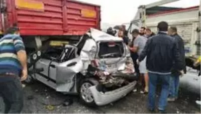 Aydın-İzmir otobanında can pazarı...Metal yığınına dönen bu araçtan sağ çıktılar Aydın-İzmir otobanında can pazarı...Metal yığınına dönen bu araçtan sağ çıktılar