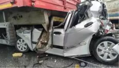 Aydın-İzmir otobanında can pazarı...Metal yığınına dönen bu araçtan sağ çıktılar Aydın-İzmir otobanında can pazarı...Metal yığınına dönen bu araçtan sağ çıktılar