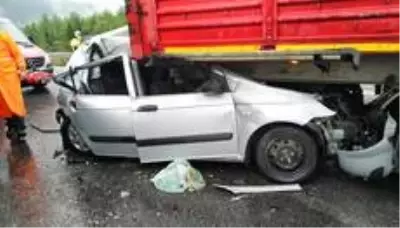 Aydın-İzmir otobanında can pazarı...Metal yığınına dönen bu araçtan sağ çıktılar Aydın-İzmir otobanında can pazarı...Metal yığınına dönen bu araçtan sağ çıktılar