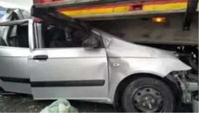 Aydın-İzmir otobanında can pazarı...Metal yığınına dönen bu araçtan sağ çıktılar Aydın-İzmir otobanında can pazarı...Metal yığınına dönen bu araçtan sağ çıktılar