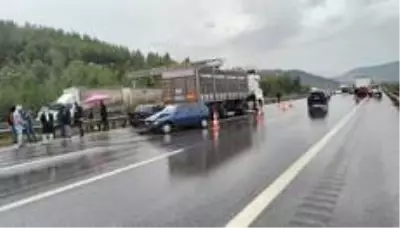 Aydın-İzmir otobanında can pazarı...Metal yığınına dönen bu araçtan sağ çıktılar Aydın-İzmir otobanında can pazarı...Metal yığınına dönen bu araçtan sağ çıktılar