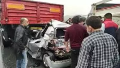 Aydın-İzmir otobanında can pazarı...Metal yığınına dönen bu araçtan sağ çıktılar Aydın-İzmir otobanında can pazarı...Metal yığınına dönen bu araçtan sağ çıktılar