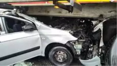 Aydın-İzmir otobanında can pazarı...Metal yığınına dönen bu araçtan sağ çıktılar Aydın-İzmir otobanında can pazarı...Metal yığınına dönen bu araçtan sağ çıktılar