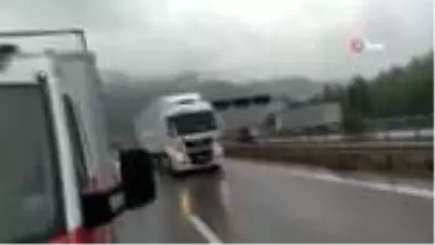 Aydın-İzmir otobanında can pazarı...Metal yığınına dönen bu araçtan sağ çıktılar Aydın-İzmir otobanında can pazarı...Metal yığınına dönen bu araçtan sağ çıktılar