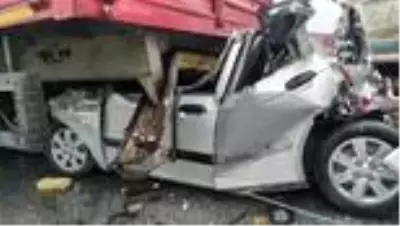 Aydın-İzmir otobanında can pazarı...Metal yığınına dönen bu araçtan sağ çıktılar Aydın-İzmir otobanında can pazarı...Metal yığınına dönen bu araçtan sağ çıktılar